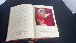 lot 428 image: Vintage The Holy Bible published 1947 Family Bible
