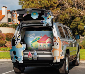 lot 41622 image: Bluey Car Trunk Decorating Kit