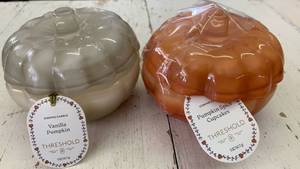 lot 41695 image: Threshold Vanilla Pumpkin Scented Candle