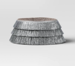 lot 41955 image: Tinsel Tree Skirt