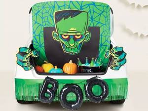 lot 41640 image: Hyde & EEK Monster Trunk-or-Treat Decorating Kit