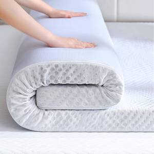 lot 624 image: $86 SINWEEK 3-Inch Gel Memory Foam Mattress Topper Queen, Firm