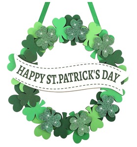 lot 795 image: Wooden St. Patricks Day Decoration Shamrock Door Wreath