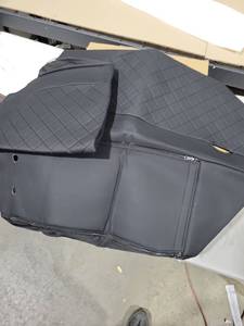 lot 2776 image: Car seat covers front and back black