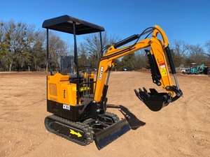 lot 2141 image: Unused Captok CK15 Mini Excavator 16 inch bucket, Manual Thumb