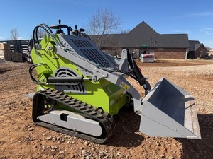 lot 2333 image: Unused Starvox SV-480 Mini Skid Steer 2 cylinder Gas engine, Dumping height 60 inches, Very Similar to the Arteer QB-480 which are one of the best I have ever sold.  Great Machines