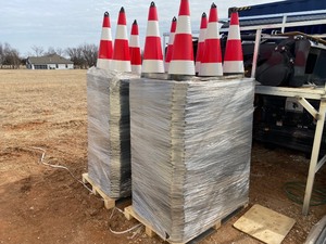 lot 2407 image: Unused SD Lanch Traffic Cones - Lot of 500 Cones for one money - This is your chance to be the Traffic Cone King