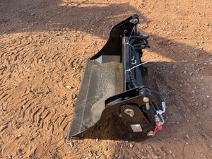 lot 2179 image: Unused CAPTOK CK-KH72 Skid Steer 4-in-1 Bucket