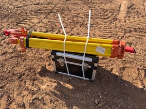 lot 2198 image: Unused CAPTOK Self-Leveling Rotary Laser Level Kit