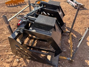 lot 2183 image: Unused CAPTOK CK-HWG72C Skid Steer Hollow Wood Grabber