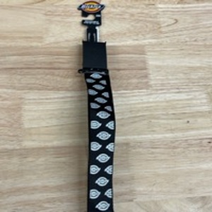 lot 1019 image: Dickies Men��s Belt   Small - Retail $0