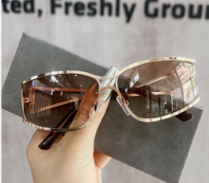 lot 1022 image: Women��s Sunglasses  - Retail $0