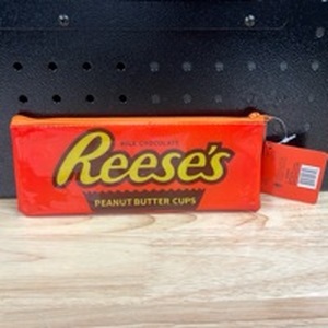 lot 1085 image: Reese��s Coin Purse - Retail $0