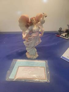 lot 5202 image: Seraphim Classics Annabella Angel Figurine with COA new in box