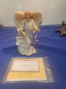 lot 5206 image: Seraphim Classics Raphael In Heavens Care Figurine with COA new in box