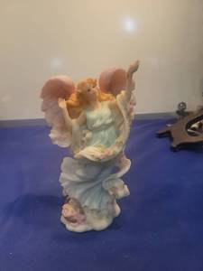 lot 5207 image: Seraphim Classics Chelsea Summers Delight Figurine
