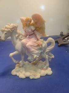 lot 5214 image: Seraphim Classics Natures Own Simone Angel Figurine