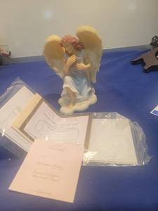 lot 5216 image: Seraphim Classics Memorial Angel Figurine #84453 with COA new in box