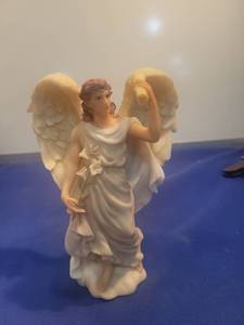lot 5220 image: Seraphim Classics Gabriel Celestial Messenger Figurine