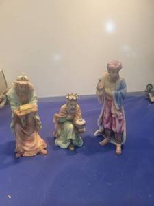 lot 5233 image: Seraphim Classics Three Wise Men Figurines traveler from the east New in box