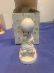 lot 5253 image: Precious Moments The Purr-fect Grandma Figurine E-3109 in box