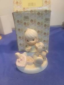 lot 5263 image: Precious Moments Porcelain Figurine - Sharing Sweet Moments together  in box