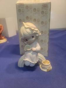 lot 5286 image: Precious Moments Last Forever Porcelain Figurine in box