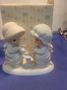 lot 5287 image: Precious Moments Friendship Hits The Spot Figurine #520748 in box