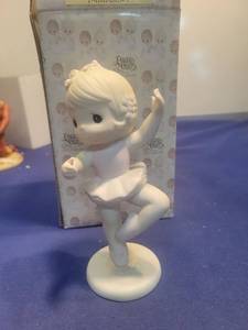 lot 5297 image: Precious Moments Ballerina Figurine 1990 in box