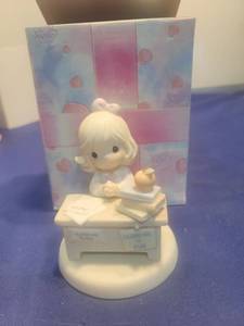 lot 5319 image: Precious Moments Learning is Fun Figurine