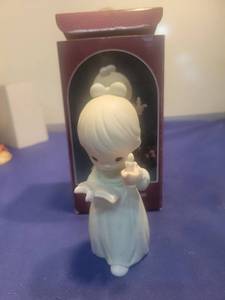 lot 5320 image: Precious Moments Once Upon A Holy Night Figurine 1990