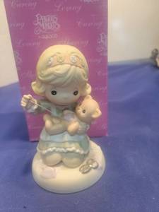 lot 5324 image: Precious Moments You Have The Beary Best Heart 2001 Easter Seals Figurine
