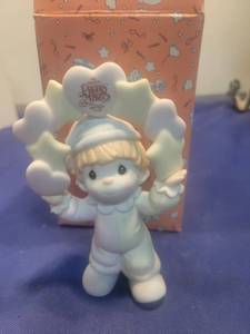 lot 5326 image: Precious Moments 1997 Symbol of Membership Figurine