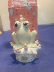 lot 5329 image: Precious Moments 1995 Birthday Frog Figurine