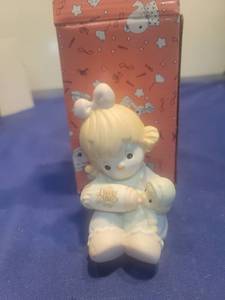 lot 5346 image: 1994 Precious Moments Club Membership Symbol Figurine