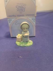 lot 5349 image: Precious Moments November Monthly Figurine