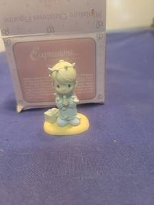 lot 5358 image: Precious Moments Christmas Figurine - May Your Christmas Be Delightful