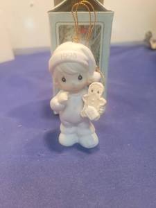 lot 5366 image: 1993 Precious Moments Wishing You The Sweetest Christmas Ornament