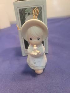 lot 5367 image: Precious Moments Share In The Warmth Of Christmas Ornament