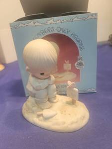 lot 5382 image: Precious Moments Club Special Edition Figurine
