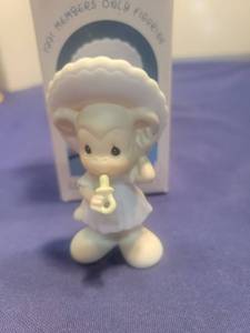 lot 5389 image: 1991 Precious Moments Love Pacifies Members Only Figurine