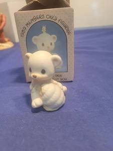 lot 5391 image: 1989 Precious Moments Members Only Figurine