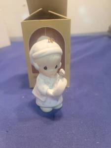 lot 5402 image: Precious Moments Christmas Ornament 1988 Special Issue