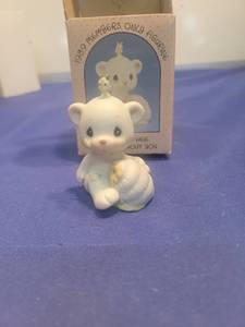 lot 5407 image: 1989 Precious Moments Members Only Bear Figurine