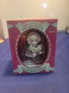 lot 5408 image: Precious Moments 1999 Millennium Ornament