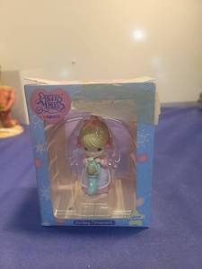 lot 5409 image: Precious Moments Winter Holiday Ornament by Enesco