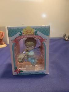 lot 5411 image: Precious Moments Home for the Holidays Ornament