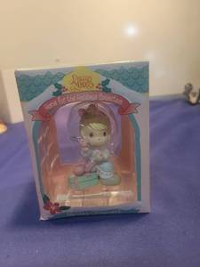 lot 5413 image: Precious Moments Home for the Holidays Collection Ornament