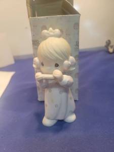 lot 5419 image: 1994 Precious Moments Lord Give Me A Song Figurine
