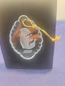 lot 5439 image: Precious Moment LED crystal ornament